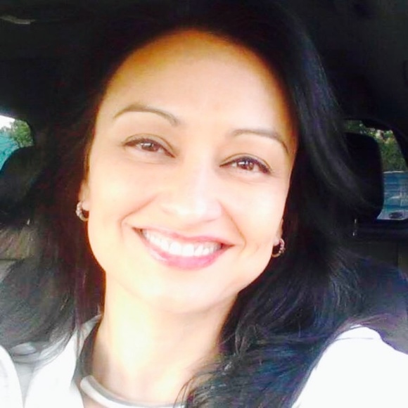 Meet your Posher, Monica - Picture 2 of 5